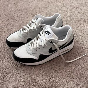 Nike big kids White and Black Sneakers